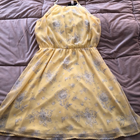 Francesca's Collections Dresses & Skirts - Francesca’s yellow floral dress